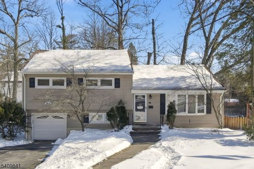 33 Kennedy Ter, Westwood, NJ, 07675-1952 | Card Image