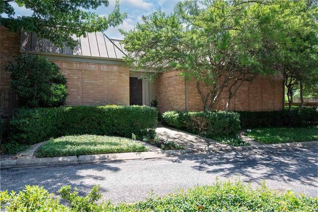 8858 Mccraw Drive, Townhouse with 2 bedrooms, 2 bathrooms and null parking in Dallas TX | Image 32