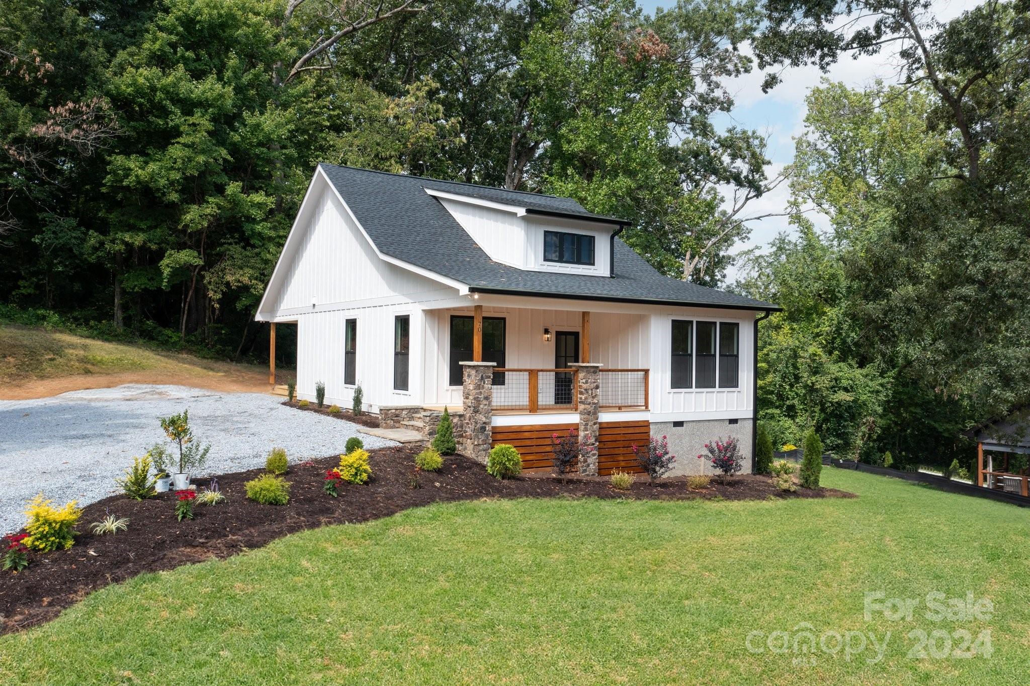 Lillycrop Ln, Hendersonville, NC 28792