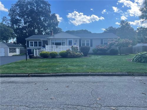 40 Walker Rd, Warwick, RI, 02889-3725 | Card Image