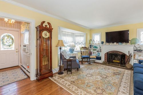 16 Bennett St, Kings Park, NY, 11754-2525 | Card Image
