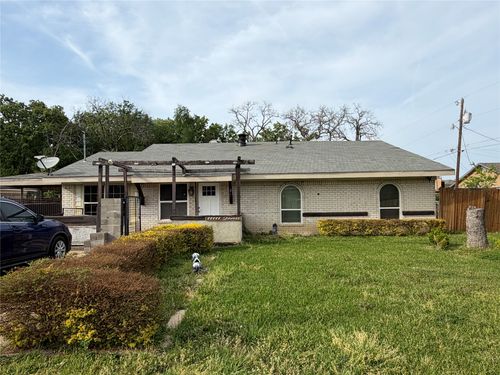 11111 Jean Dr, Balch Springs, TX, 75180-1423 | Card Image