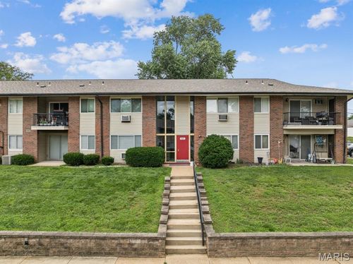 f-9047 Villaridge Ct, Saint Louis, MO, 63123-7432 | Card Image