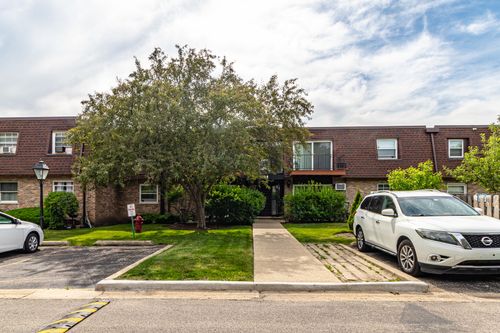206-715 Grove Dr, Buffalo Grove, IL, 60089-4043 | Card Image