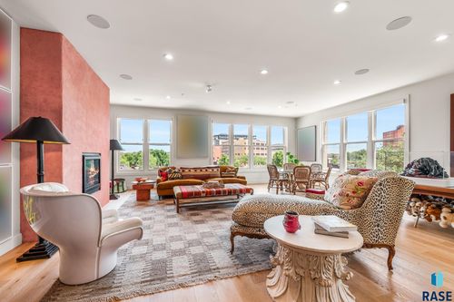 301-421 N Phillips Ave Avenue, Sioux Falls, SD, 57104 | Card Image