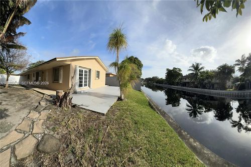 2-590 Ne 20th St, Wilton Manors, FL, 33305-2120 | Card Image