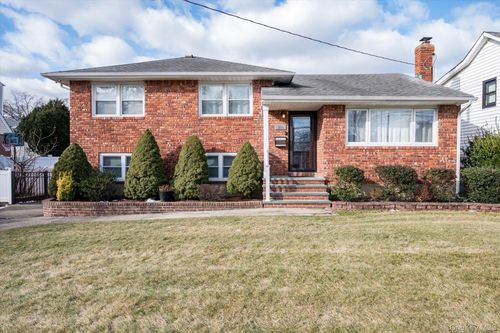 844 Arthur St, West Hempstead, NY, 11552-3608 | Card Image