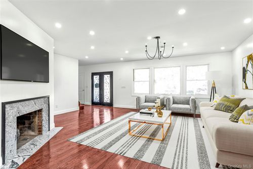 44 School St, Malverne, NY, 11565-2214 | Card Image