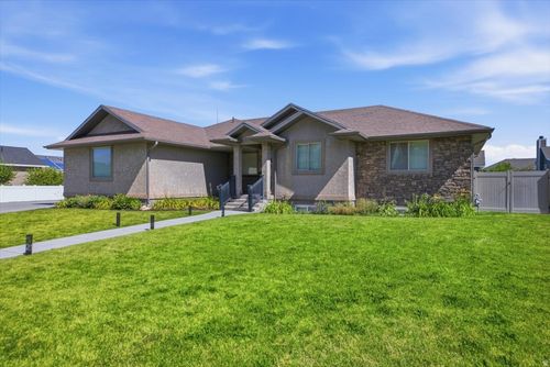 221 W 400 N, Hyde Park, UT, 84318-6712 | Card Image