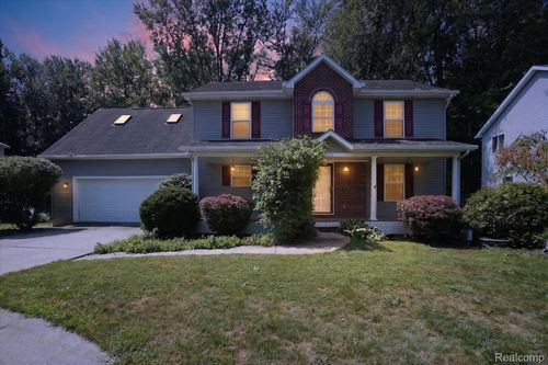 5677 Cartago Dr, Lansing, MI, 48911-8442 | Card Image