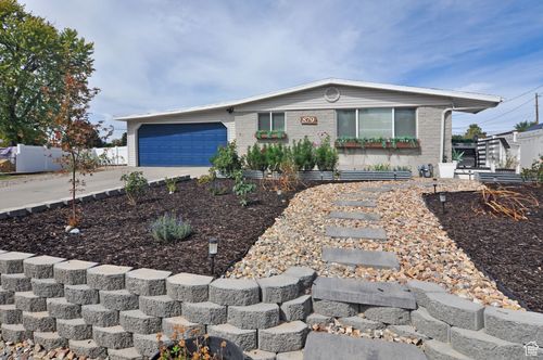 879 N Diamond St, Layton, UT, 84041-2369 | Card Image