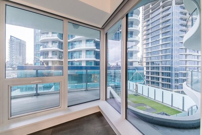 604 - 1500 Martin St, Condo with 2 bedrooms, 2 bathrooms and 2 parking in White Rock BC | Image 8