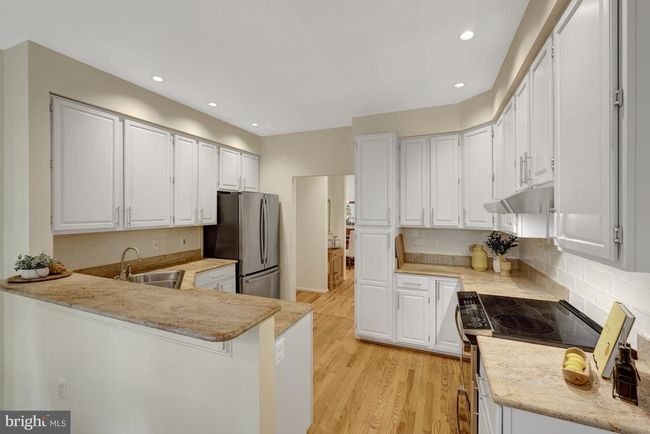 11431 Hollow Timber Way, Townhouse with 3 bedrooms, 4 bathrooms and null parking in Reston VA | Image 14