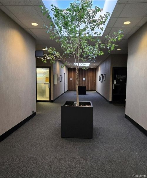 ste-5-5065 Miller Rd, Flint, MI, 48507-1037 | Card Image