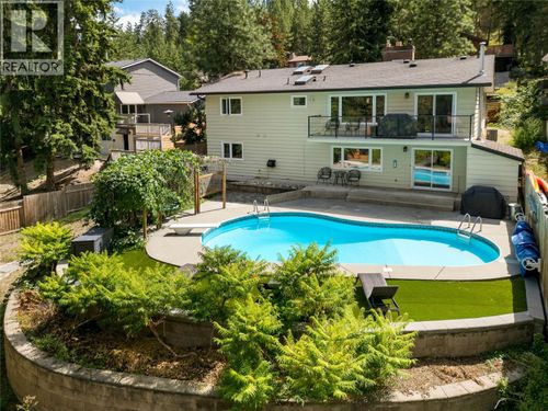 636 Thorneloe Rd, Kelowna, BC, V1W4P6 | Card Image