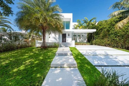 1325 Bay Dr, Miami Beach, FL, 33141-3627 | Card Image