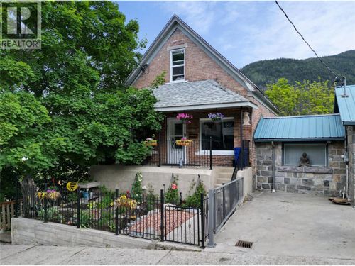 615 Victoria St, Nelson, BC, V1L4L1 | Card Image