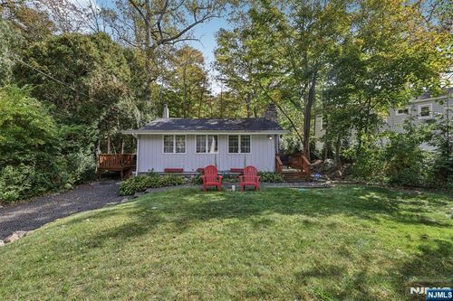 8 Woodland Rd, Ringwood, NJ, 07456-2320 | Card Image