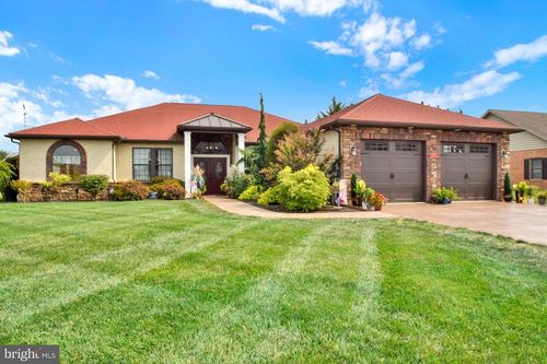 5874 Gabrielle Ln, Chambersburg, PA, 17202-7371 | Card Image