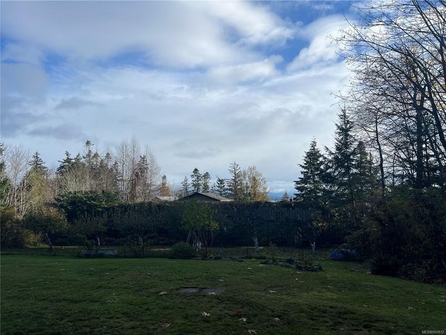lower lawn area and fenced garden | Image 27