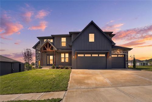 2700 Ne Crestview St, Blue Springs, MO, 64029-8471 | Card Image