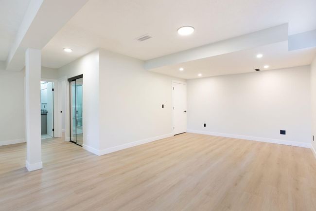 432 Rocky Ridge Drive Nw, House other with 5 bedrooms, 3 bathrooms and 4 parking in Calgary AB | Image 15