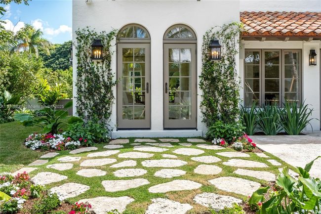 1225 N Greenway Dr, House other with 5 bedrooms, 5 bathrooms and null parking in Coral Gables FL | Image 32