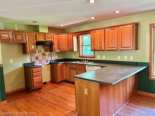 6649 Mckibbon Rd, North Branch, MI, 48461-9657 | Card Image
