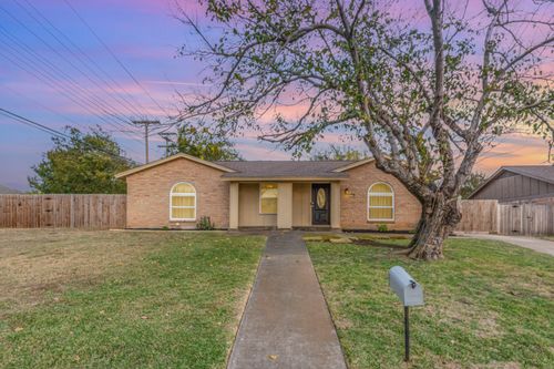 2704 Shady Grove Dr, Bedford, TX, 76021-4202 | Card Image