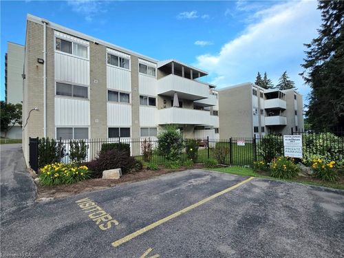 103-24 Mooregate Cres, Kitchener, ON, N2M2G1 | Card Image