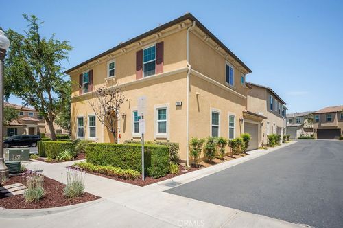 8652 Founders Grove St, Chino, CA, 91708-8845 | Card Image