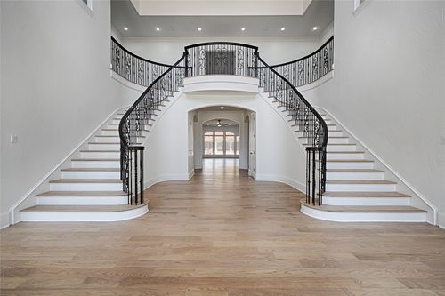 6301 Churchill Way, Dallas, TX, 75230-1807 | Card Image