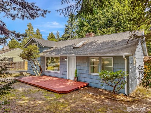 17024 8th Ave Ne, Shoreline, WA, 98155-5024 | Card Image