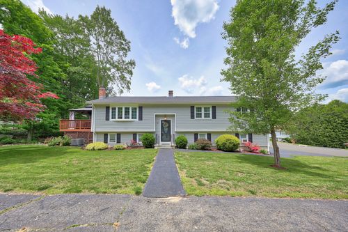 32 Deer Run Ln, Shelton, CT, 06484-2204 | Card Image