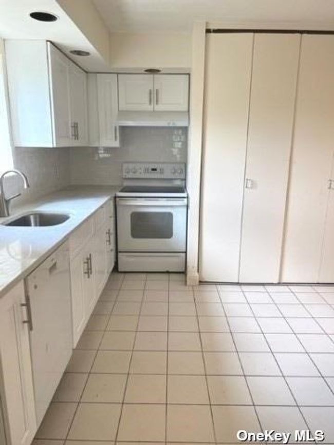 APT-3A - 141 Great Neck Rd, Condo with 2 bedrooms, 3 bathrooms and 2 parking in Great Neck NY | Image 5
