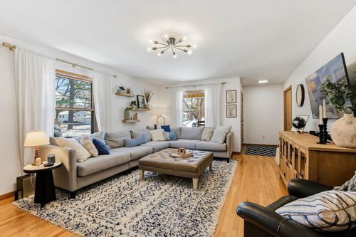 103 Greenwood St, Mahtomedi, MN, 55115-1627 | Card Image