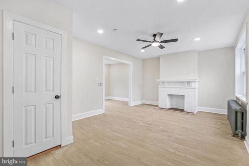 913 E Stafford St, PHILADELPHIA, PA, 19138-1725 | Card Image