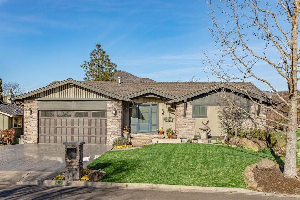 Fairway Cir, Medford, OR 97504