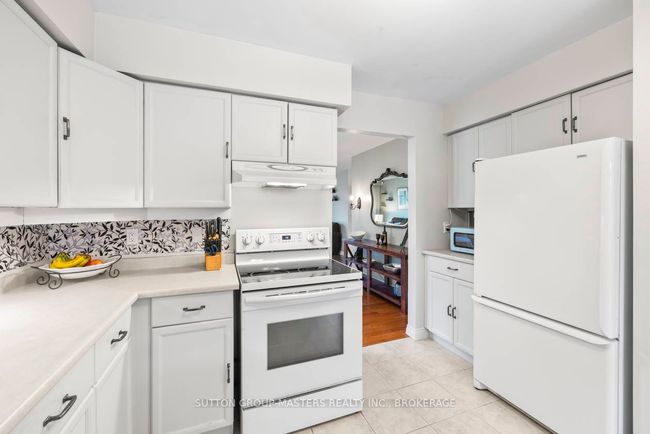 984 Ambleside Cres, House other with 5 bedrooms, 3 bathrooms and 2 parking in Kingston ON | Image 10