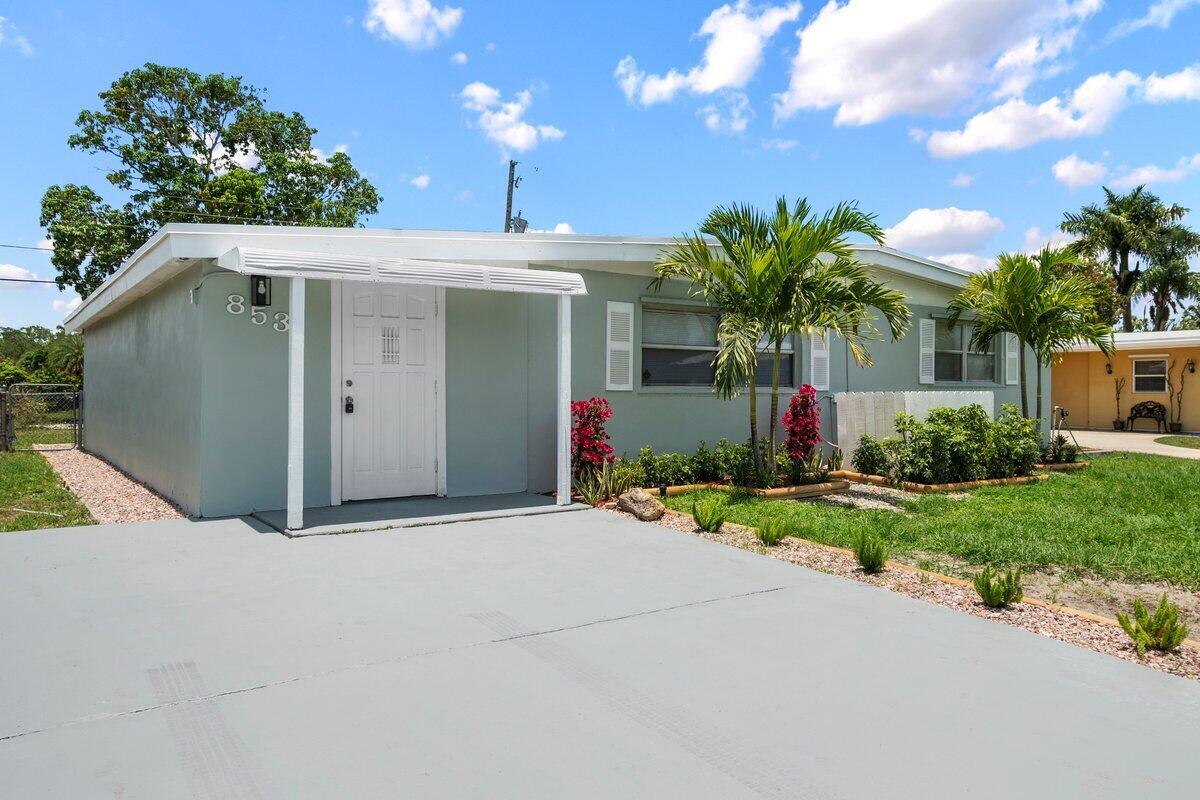 Hibiscus Dr, Royal Palm Beach, FL 33411