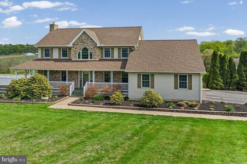 684 Waterway Rd, Oxford, PA, 19363-2434 | Card Image