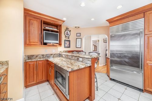 1094 Mcbride Ave, Woodland Park, NJ, 07424-2510 | Card Image