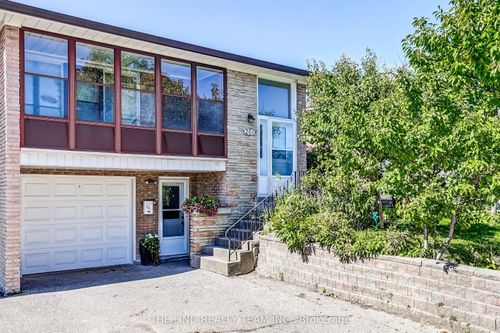 260 Apache Trail, North York, ON, M2H2W4 | Card Image