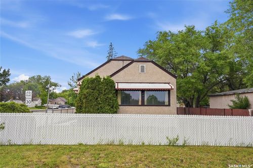 201 Av P N, Saskatoon, SK, S7L2V6 | Card Image