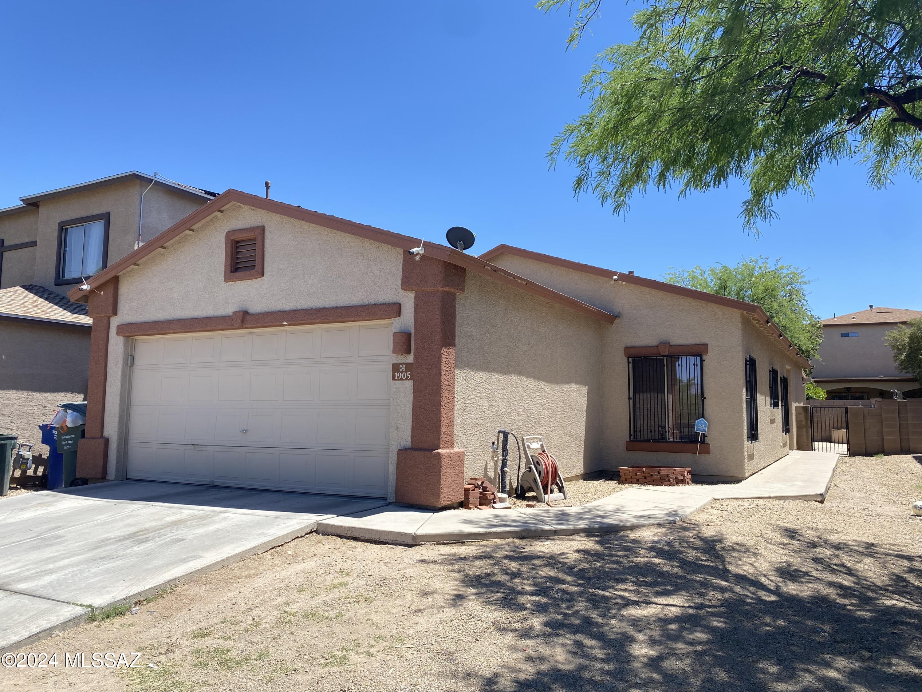 Calle Lado AL Rio , Tucson, AZ 85746