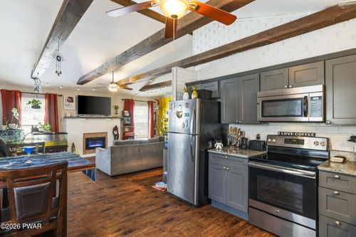109 Stuart Pl, Bushkill, PA, 18324-8716 | Card Image