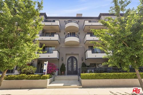303-11218 Camarillo St, Toluca Lake, CA, 91602-1602 | Card Image