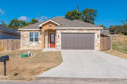 639 Hummingbird Hl, Canyon Lake, TX, 78133-5844 | Card Image