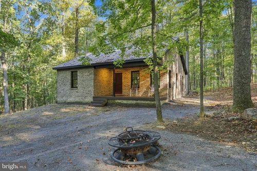 389 Rockview Ln, Great Cacapon, WV, 25422 | Card Image