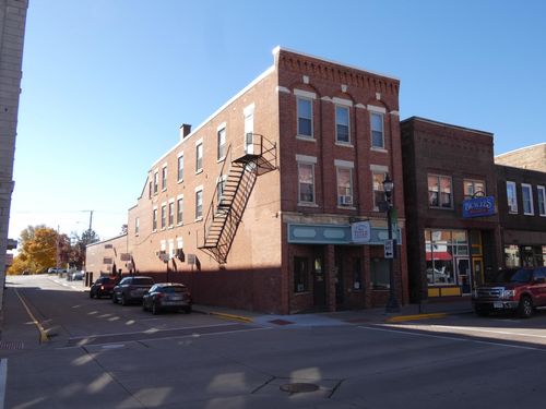15 W Main St, Platteville, WI, 53818-3126 | Card Image